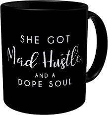 Della Pace Svart Kaffe Mugg - 'She Got Mad'