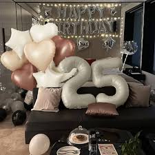 25 Stjärnformade Folieballonger i Krämvit och Naken Beige